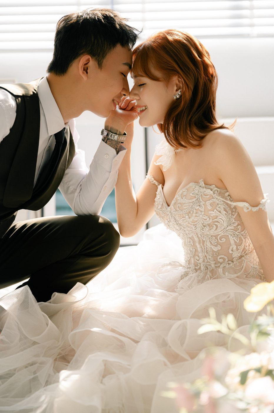 台中婚紗攝影：吻手禮與蕾絲白紗