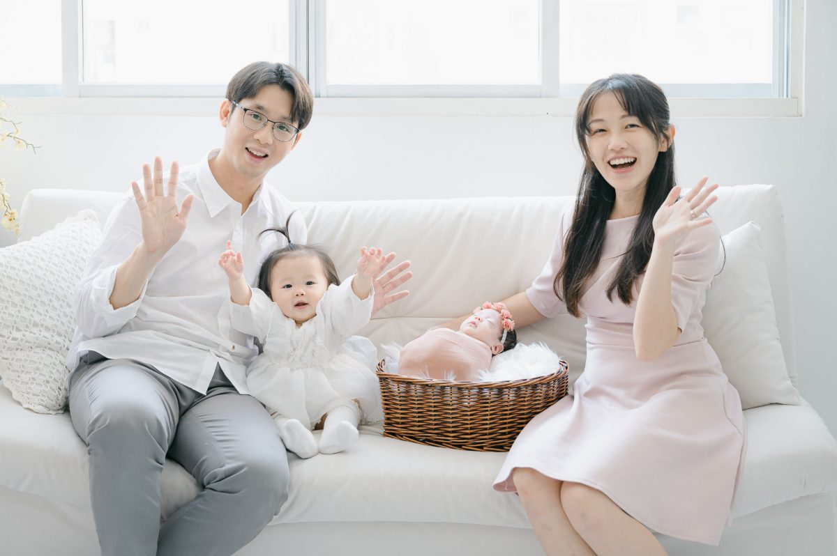 台中親子寫真：全家一起揮手的合照