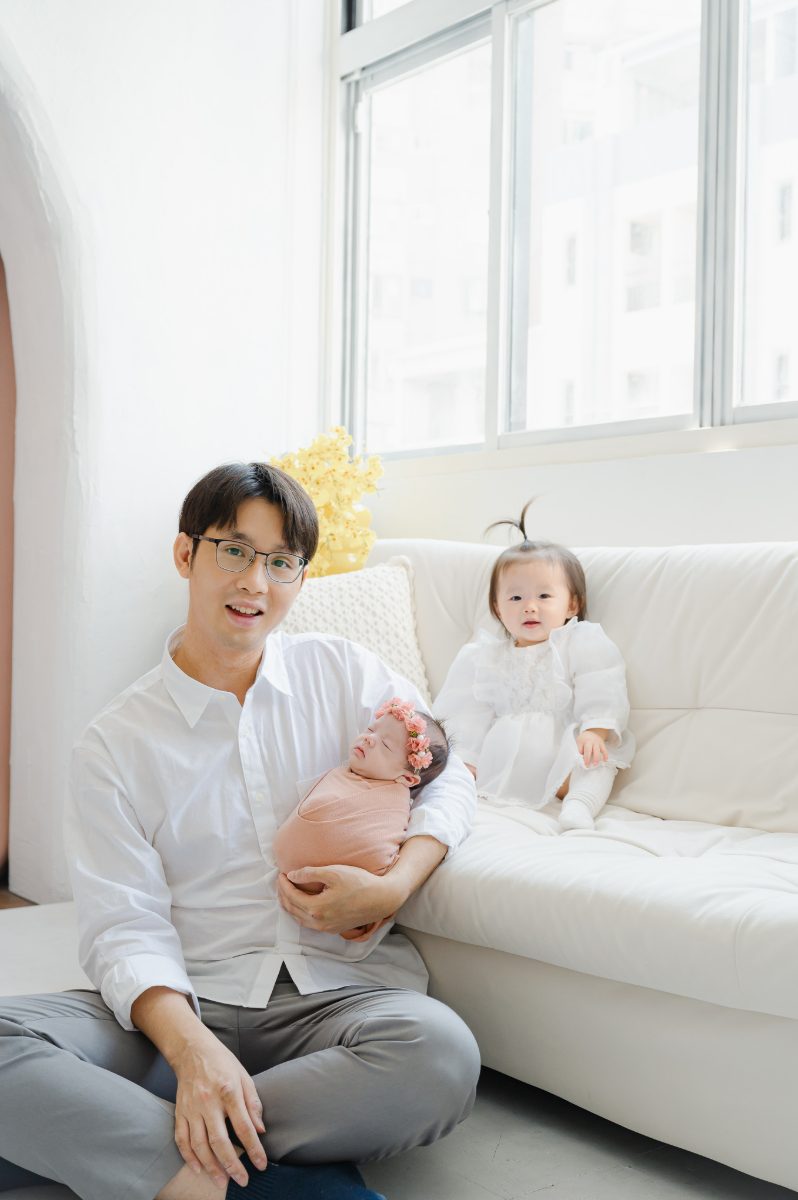 台中親子寫真：爸爸與兩個女兒的合照