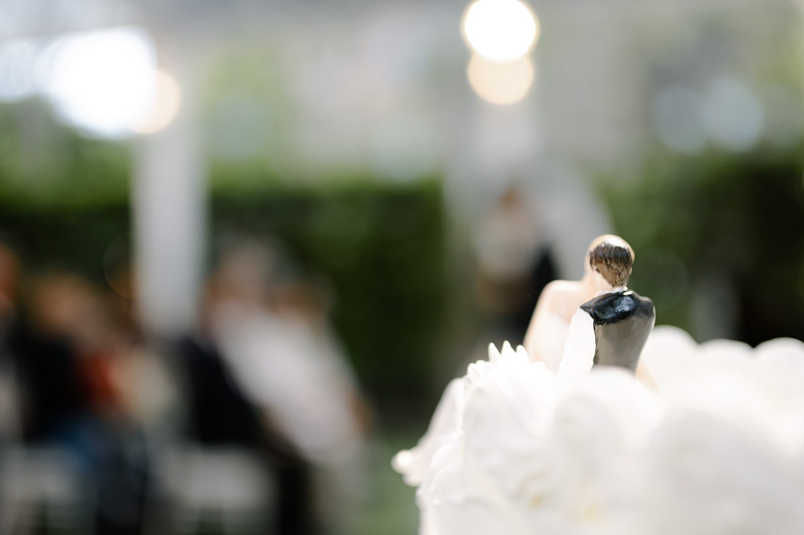 台中婚禮紀錄：蛋糕上的新人擺飾與儀式現場