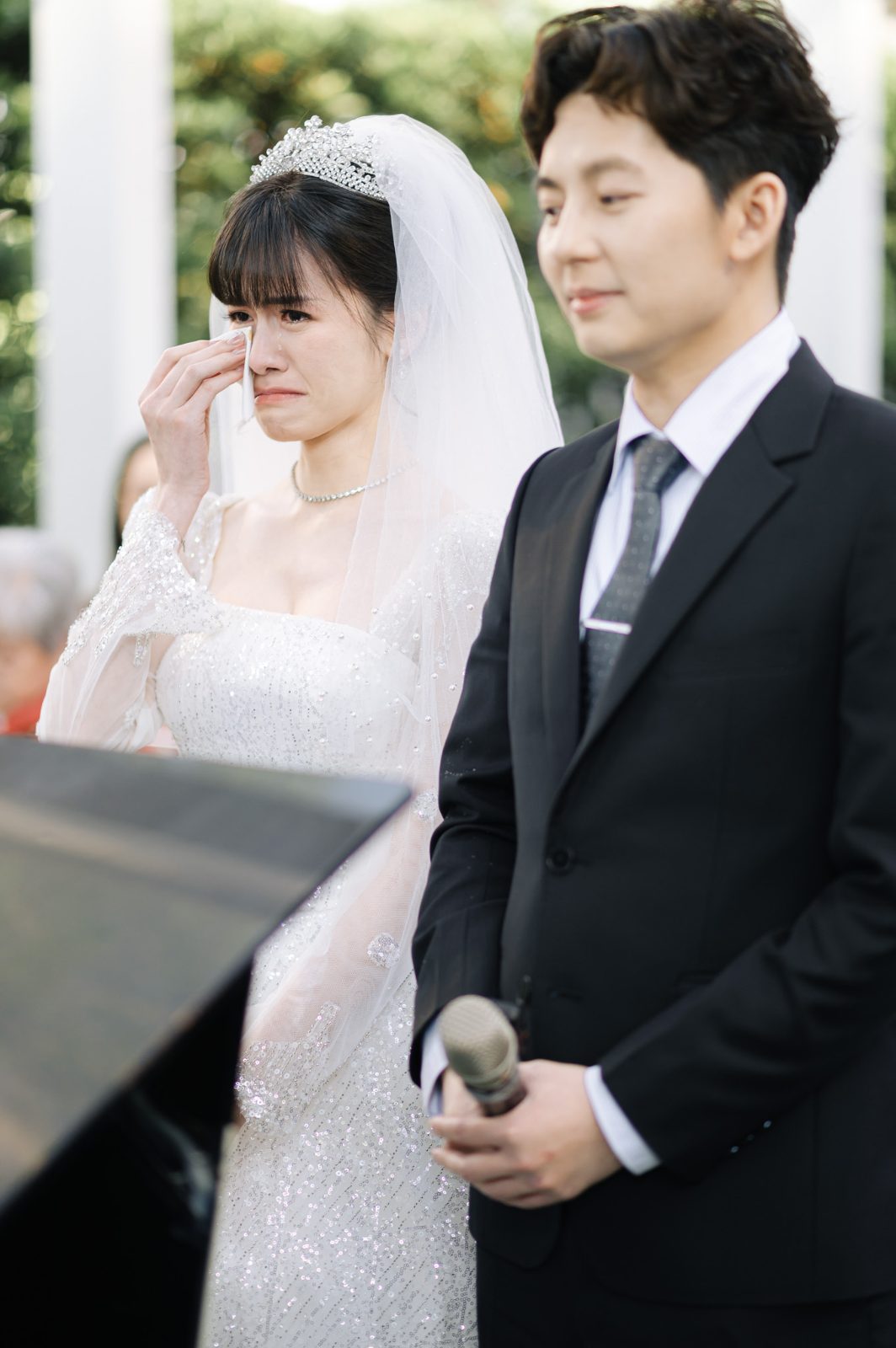 台中婚禮紀錄：儀式中拭淚的新娘